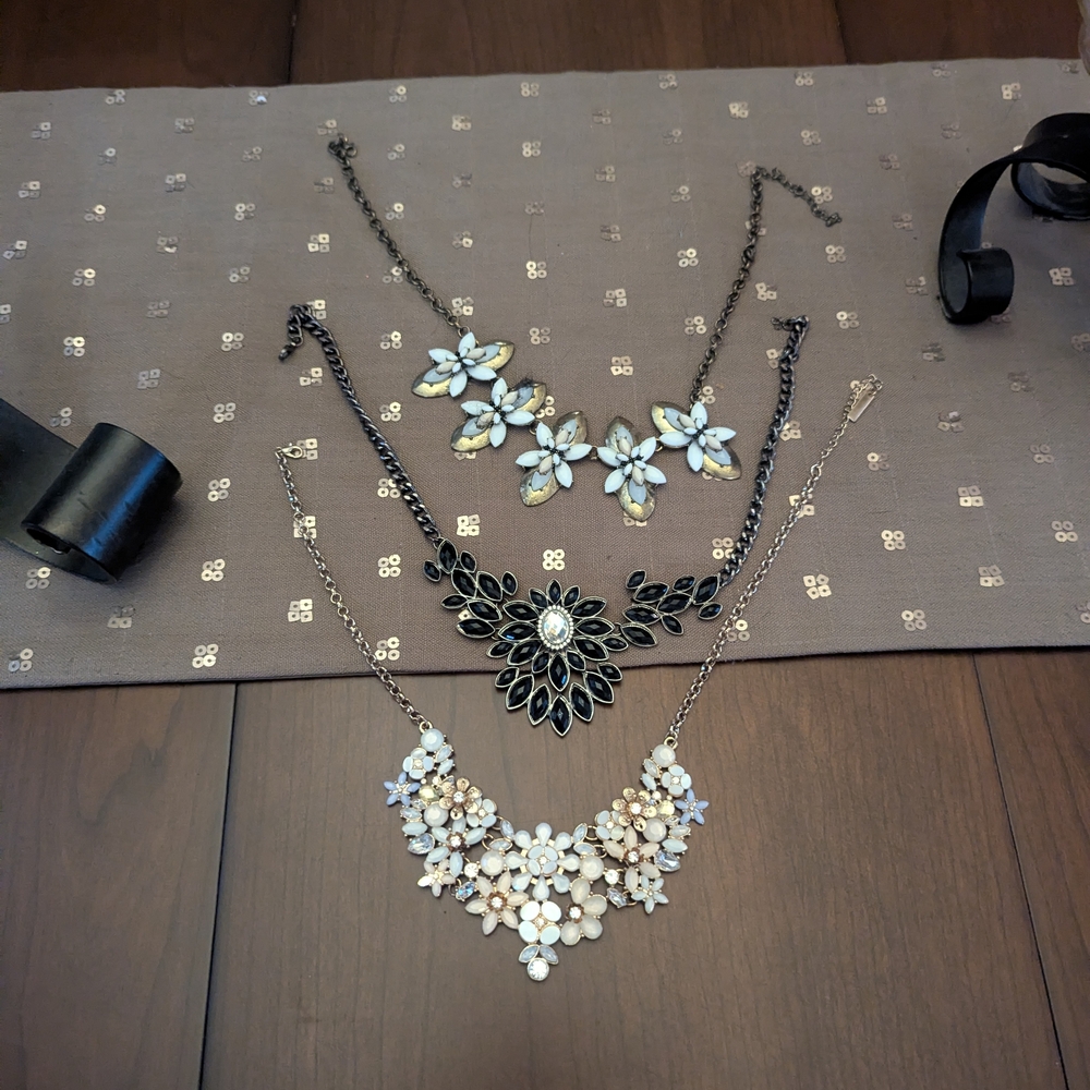Elegant Floral Necklace Set ( 3 Pieces)